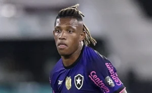 Danilo define futuro e permanecerá no Botafogo