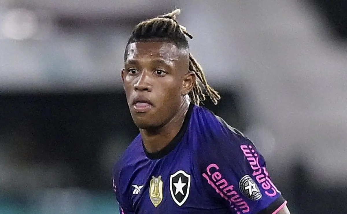 Danilo define futuro e permanecerá no Botafogo