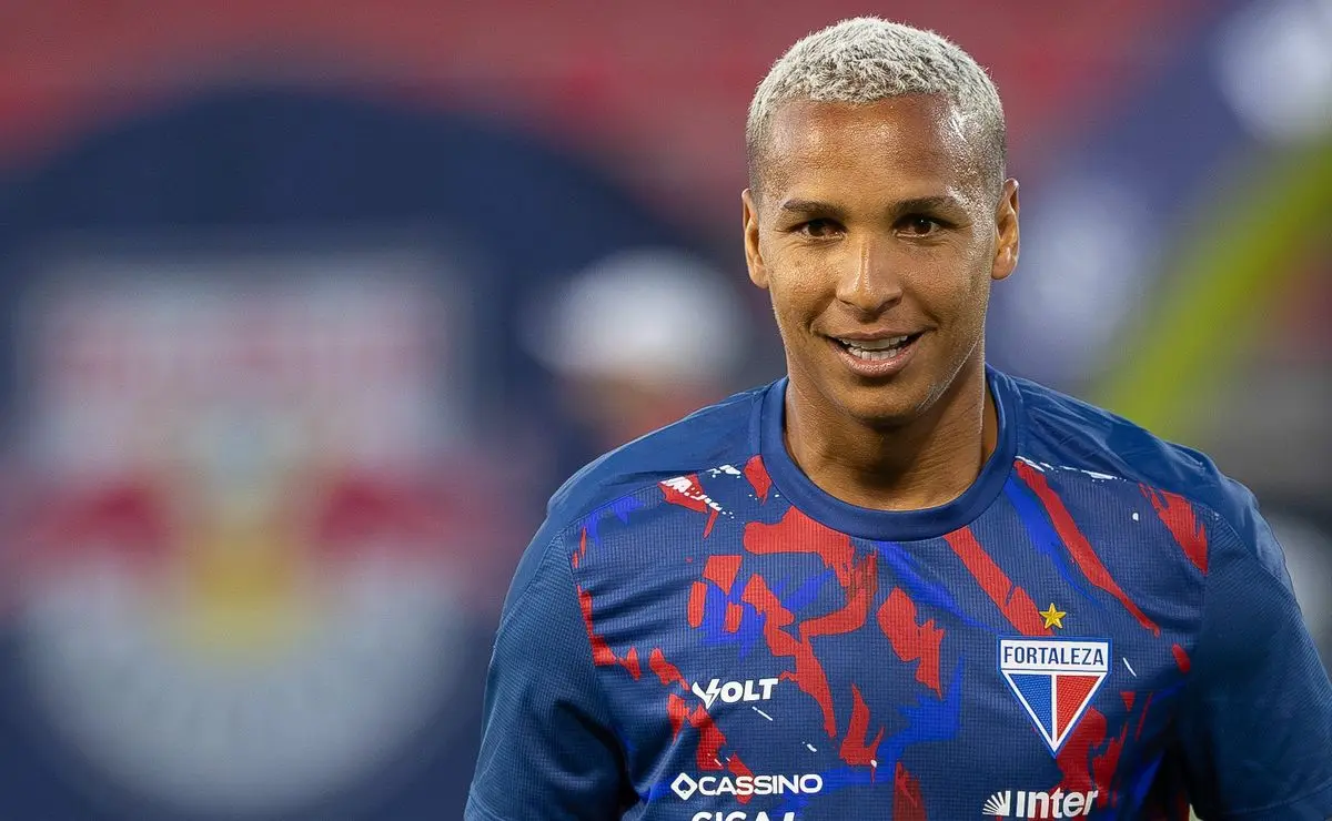 Deyverson, ex-Palmeiras, busca novo clube após ser colocado na lista de negociáveis do Fortaleza