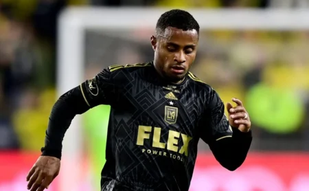 Diego Palacios: Rescisão no Karpaty e retorno ao Corinthians após breve passagem