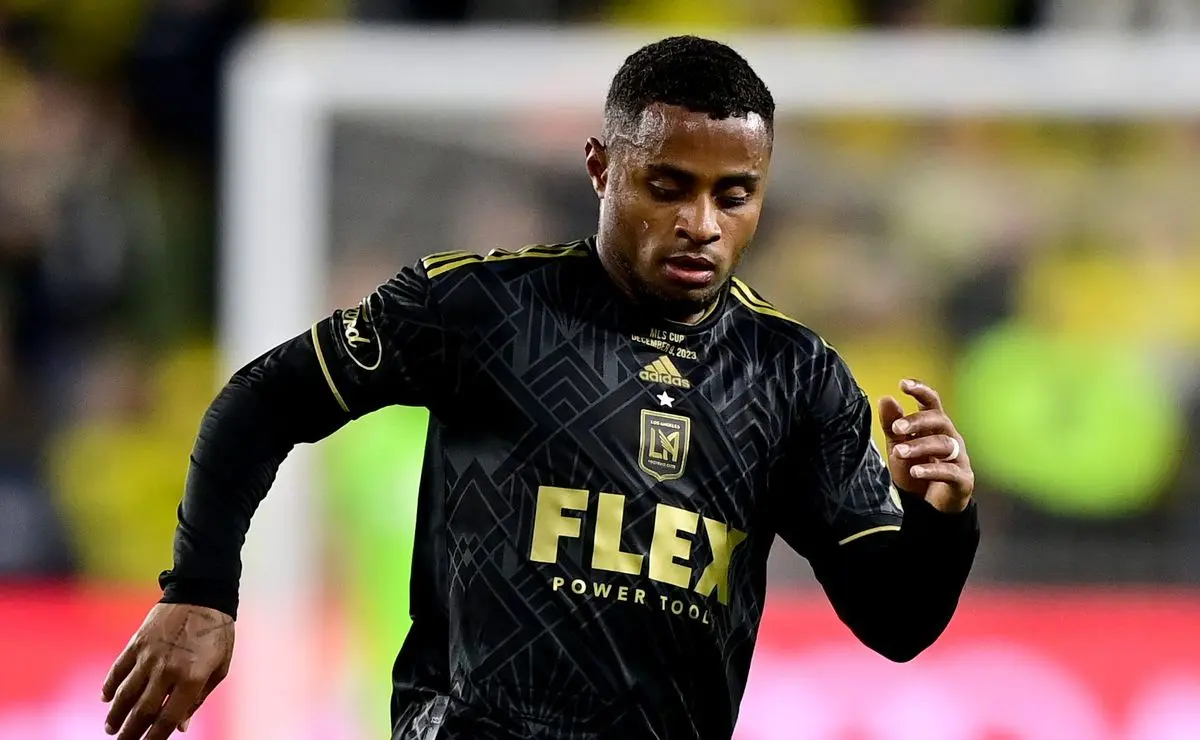 Diego Palacios: Rescisão no Karpaty e retorno ao Corinthians após breve passagem