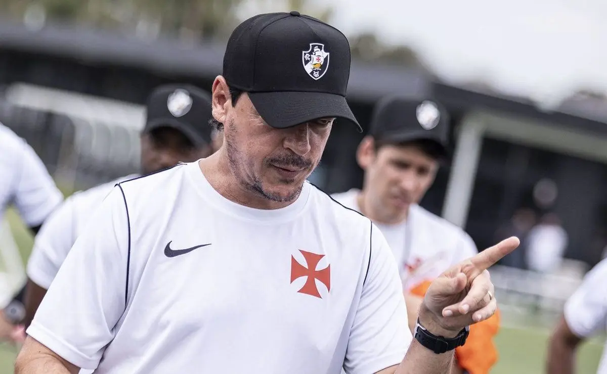 Diniz aguarda evolução física de Brenner e Hinestroza, que são desfalques.