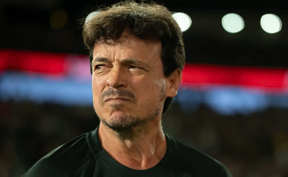 Diniz assume papel de técnico e planeja o desenvolvimento de Leandrinho no Vasco em 2026