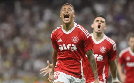 Direção do Inter altera planos, comunica ao Santos e decide por reviravolta em negociação com Vitinho, informa jornalista