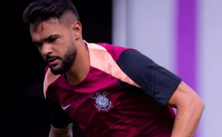 Dorival Júnior atualiza sobre a recuperação de Raniele e expõe entrave no planejamento do retorno