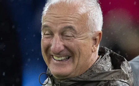 Dorival Júnior define lista de reforços e Corinthians busca volante, atacante e renovações