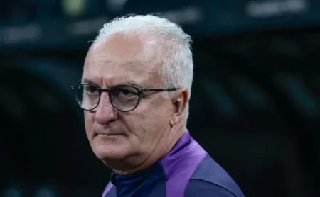 Dorival Jr. erra, improviso na defesa falha e Corinthians é derrotado por 3 a 0 pelo Red Bull Bragantino