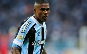 Douglas Costa acerta com clube da 4ª divisão italiana após passagem pelo Grêmio