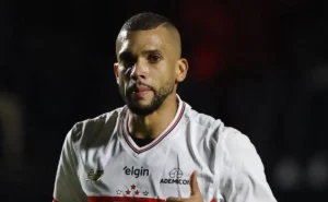 Dória estreia no Morumbi e recebe críticas da torcida do São Paulo: "Saudade do Sabino"