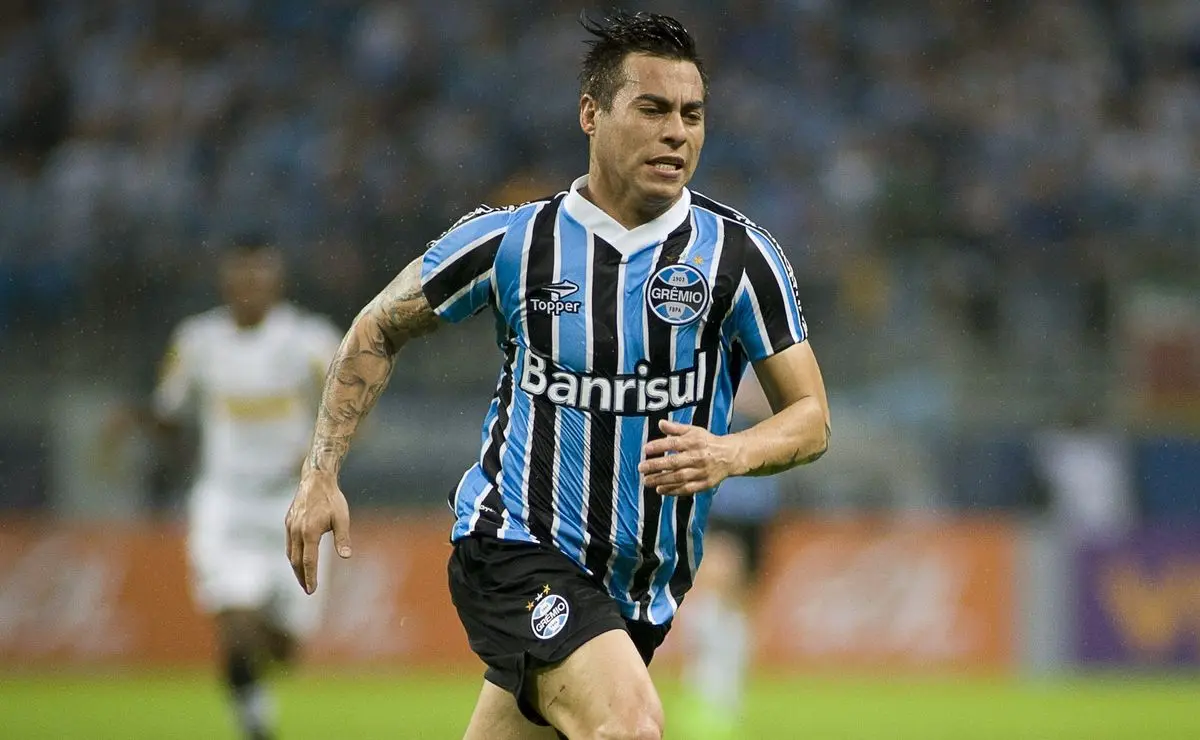 Eduardo Vargas: Ex-Grêmio retorna à Universidad de Chile após 15 anos de história