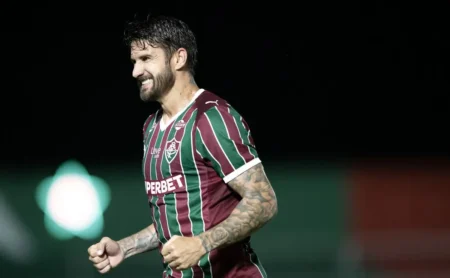 Everaldo, do Fluminense, na mira do Athletico-PR e possível saída na janela de transferências