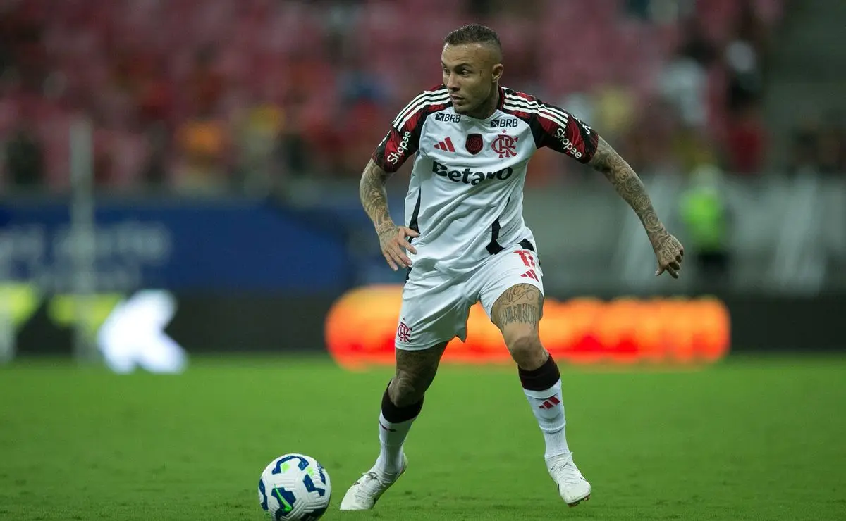 Everton Cebolinha reverte decisão e negocia renovação com o Flamengo