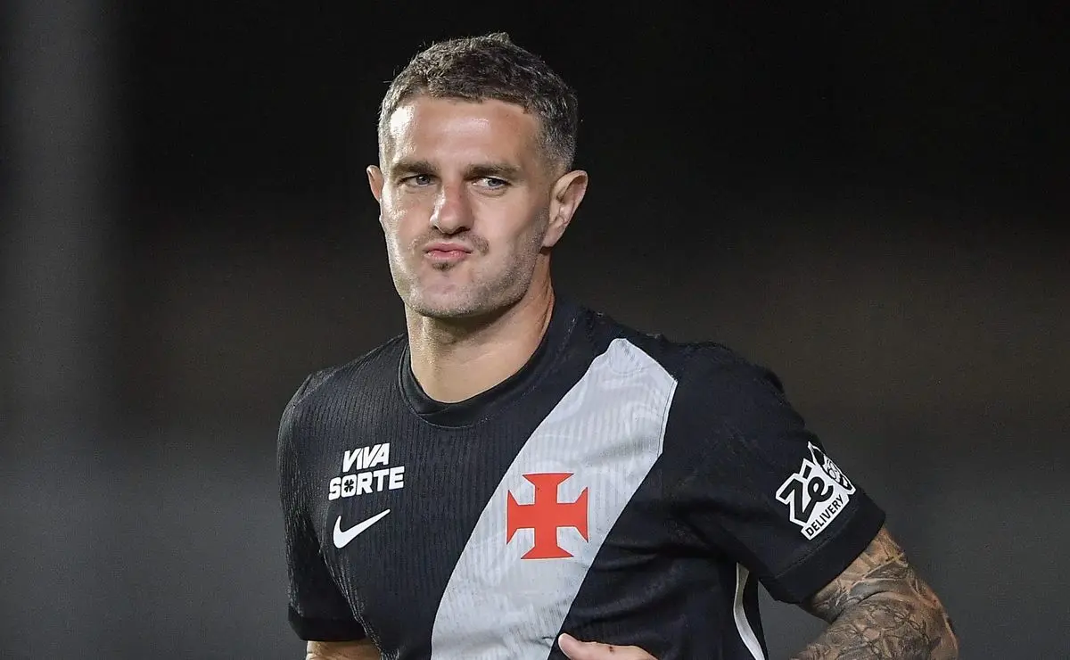 Fernando Diniz admite possível saída de Vegetti e ressalta importância do atacante