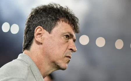 Fernando Diniz critica resultado de Flamengo x Vasco e lamenta "injustiça"