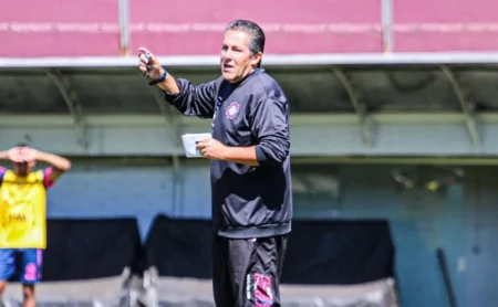 Fernando Marchiori aconselha Paulo Pezzolano e revela busca por reforços antes de Caxias x Internacional