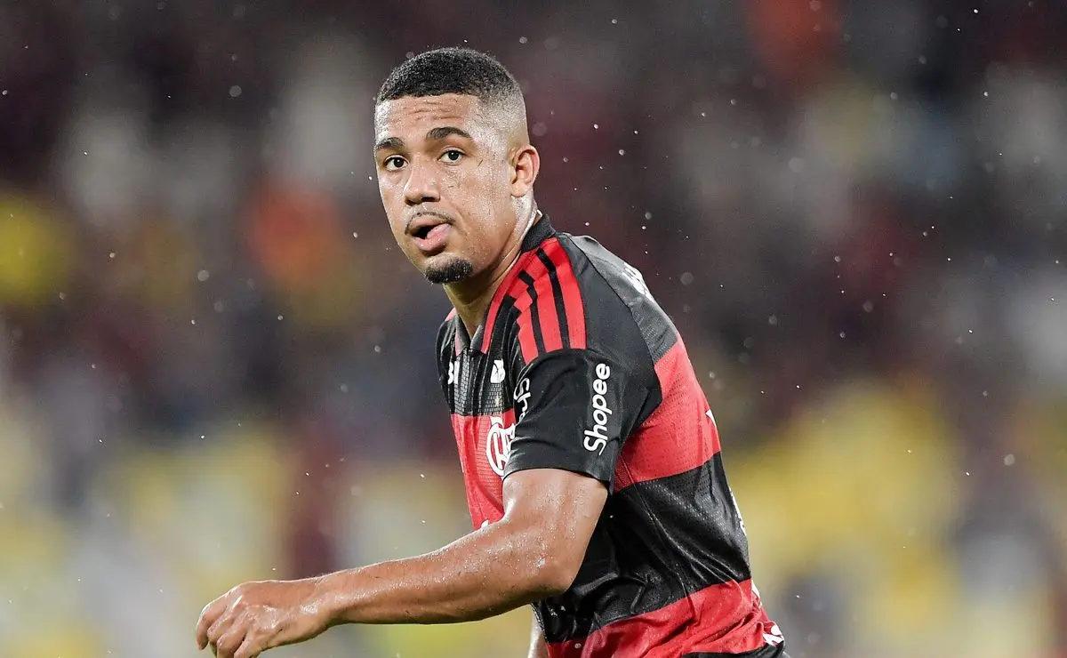 Filipe Luís antecipa escalação provável de Flamengo contra Corinthians e torcida critica Léo Ortiz e Samuel Lino