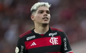 Filipe Luís comenta sobre o retorno de Ayrton Lucas à lateral do Flamengo Filipe Luís comenta sobre o retorno de Ayrton Lucas à lateral do Flamengo