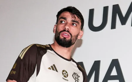 Filipe Luís define escalação para Flamengo x Corinthians e Paquetá será reserva; veja o time titular Filipe Luís define escalação para Flamengo x Corinthians e Paquetá será reserva; veja o time titular