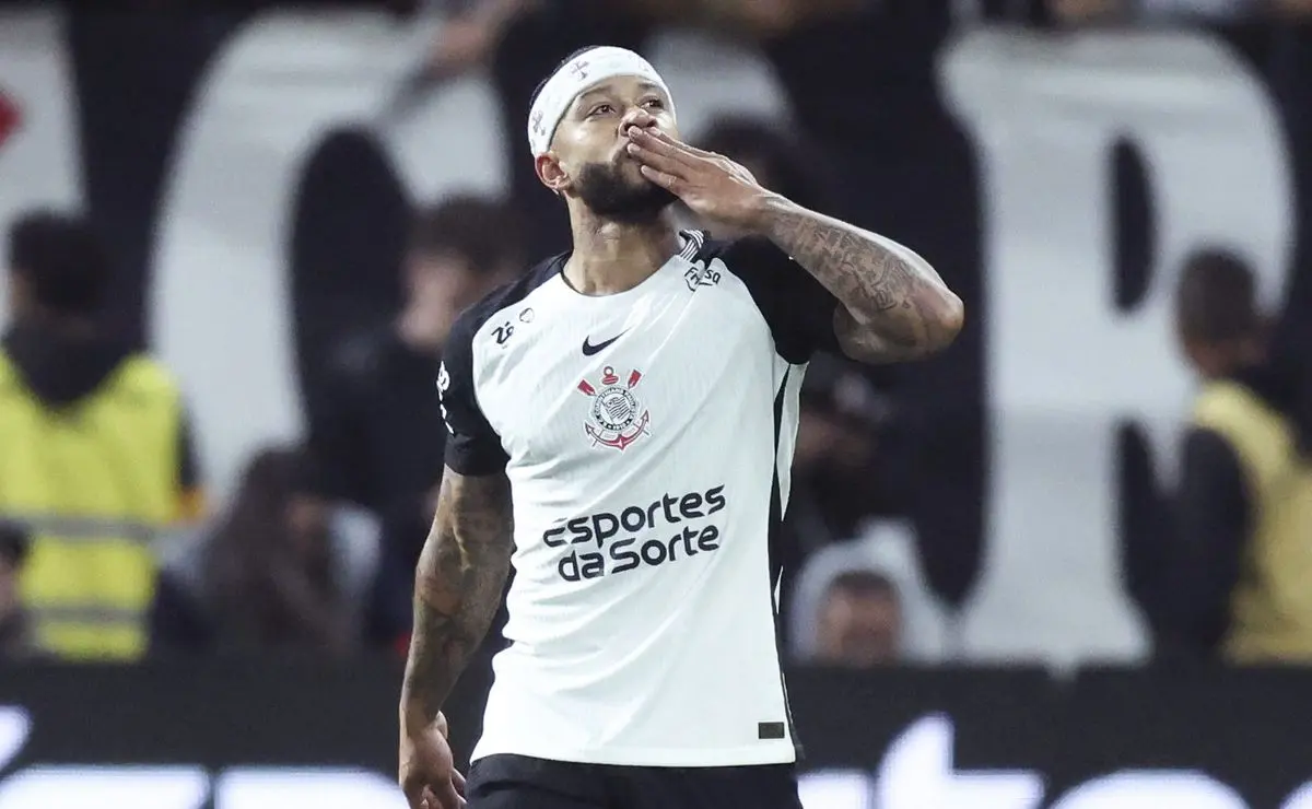 Fim do contrato de Memphis Depay se aproxima e torcida pressiona por renovação: “Escuta, Marcelo Paz…”