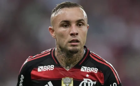 Flamengo: Alerta após decisão do Corinthians sobre Cebolinha e negociação.