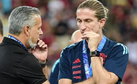 Flamengo de olho em Brazão e Andrew, enquanto goleiros da base buscam espaço com Filipe Luís