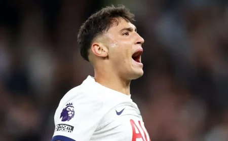 Flamengo demonstra interesse em Alejo Veliz, do Tottenham, com aval da diretoria