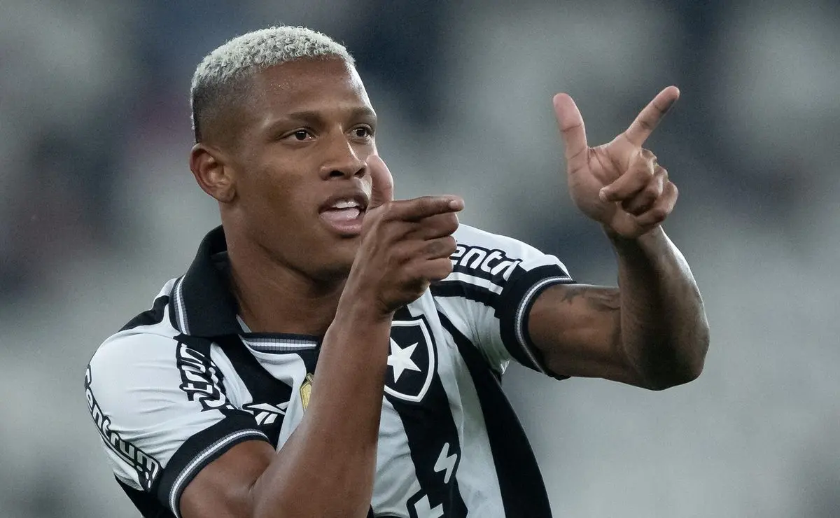 Flamengo demonstra interesse em Danilo, do Botafogo, após avançar por Marcos Antônio.
