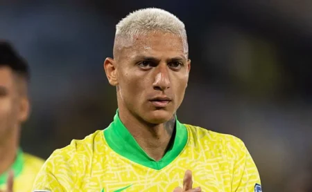 Flamengo desiste de Marcos Leonardo e mira Richarlison para o segundo semestre