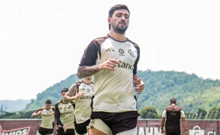 Flamengo divulga atualização sobre o estado físico do elenco antes da final da Supercopa contra o Corinthians Flamengo divulga atualização sobre o estado físico do elenco antes da final da Supercopa contra o Corinthians