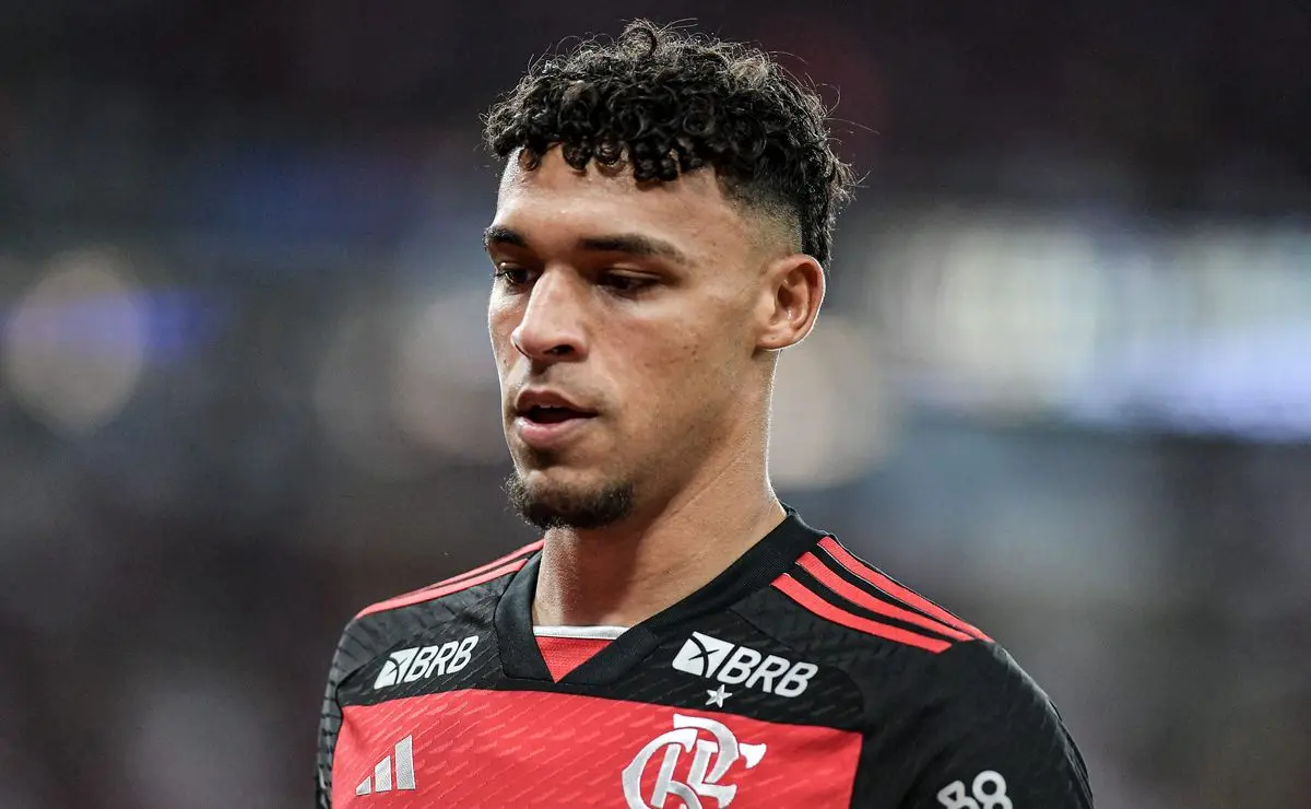 Flamengo encaminha acordo com Victor Hugo e detalhes da negociação são revelados