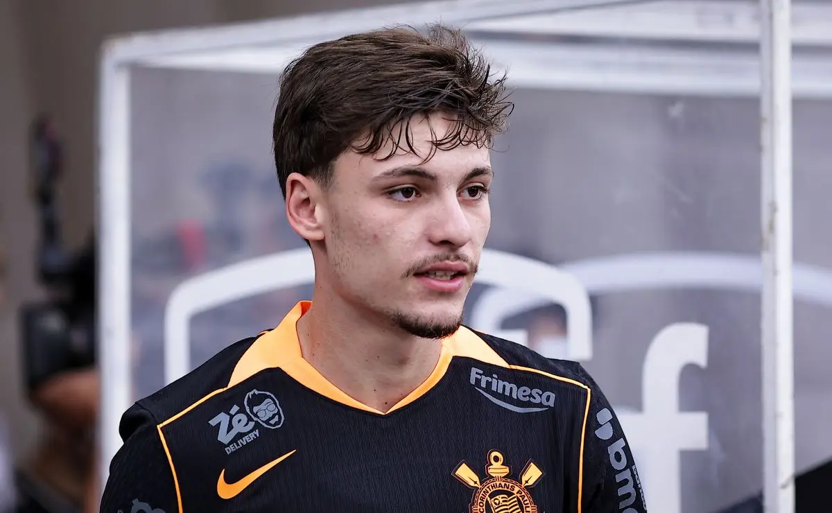 Flamengo estuda oferta por Breno Bidon e tem interesse em jovem talento do Corinthians