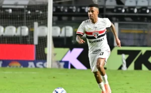 Flamengo mantém contato por Marcos Antônio e aguarda abertura do São Paulo Flamengo mantém contato por Marcos Antônio e aguarda abertura do São Paulo