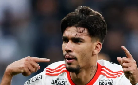 Flamengo nega ter recusado proposta por Lucas Paquetá e mantém confiança no acerto Flamengo nega ter recusado proposta por Lucas Paquetá e mantém confiança no acerto