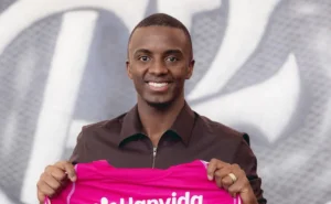 Flamengo oficializa a contratação do goleiro Andrew, ex-Gil Vicente