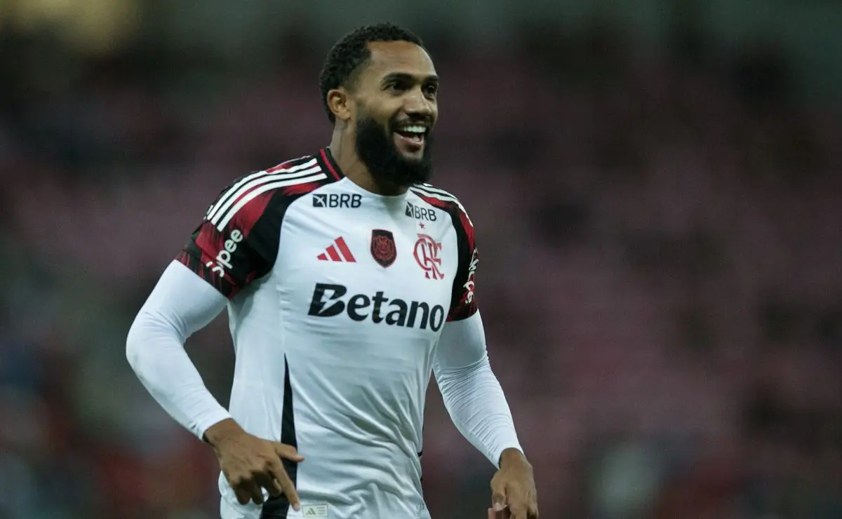 Flamengo reconhece erro em aposta, aprende com Juninho e investe quase R$ 400 milhões no mercado