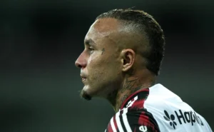 Flamengo sinaliza a empresários de Cebolinha desejo de renovação e afasta o Fluminense. Flamengo sinaliza a empresários de Cebolinha desejo de renovação e afasta o Fluminense.