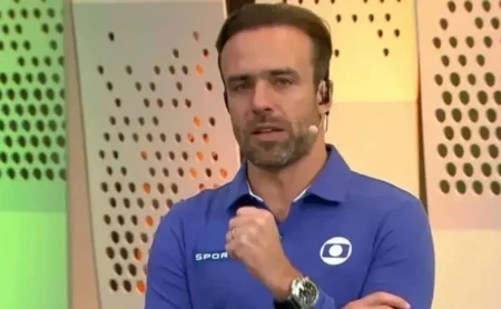 Flamengo x Corinthians: Roger Flores critica estado do gramado em final importante