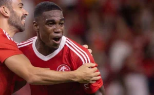 Félix Torres marca em sua estreia pelo Internacional e gera reações em torcedores do Corinthians Félix Torres marca em sua estreia pelo Internacional e gera reações em torcedores do Corinthians