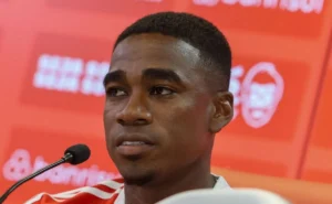 Félix Torres tem Sérgio Ramos como inspiração e planeja retorno ao Internacional em 2026