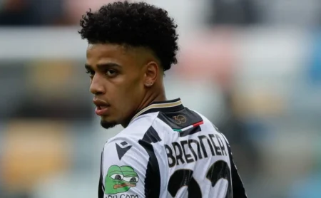 Fluminense afasta Brenner como alternativa a Hulk, com Vasco de olho no atacante