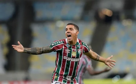 Fluminense aguarda Terans com lesão e exige pagamento do Peñarol
