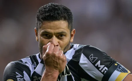 Fluminense contrata Hulk até 2027 e encaminha anúncio de atacante nesta segunda-feira