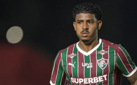 Fluminense define John Kennedy como titular no Fla-Flu