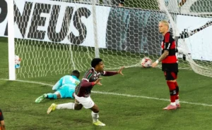 Fluminense derrota o Flamengo no Maracanã com gols no segundo tempo Fluminense derrota o Flamengo no Maracanã com gols no segundo tempo