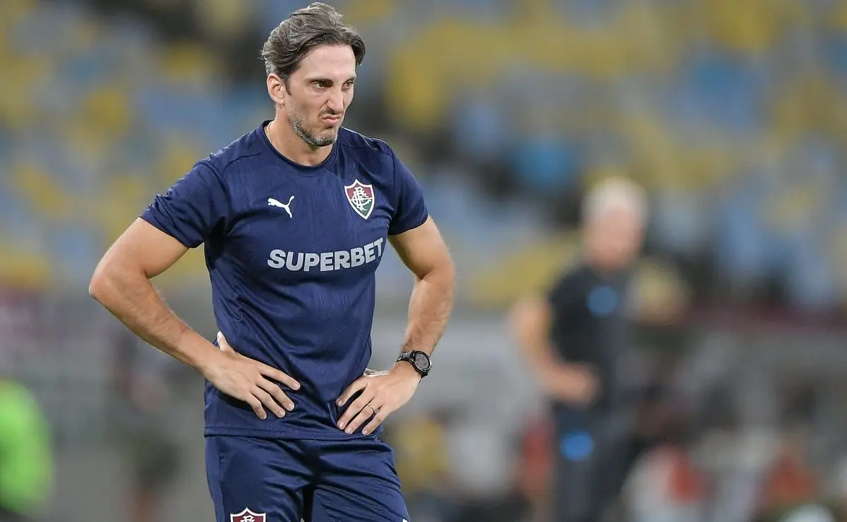 Fluminense freia busca por centroavante e evita movimentações arriscadas no mercado