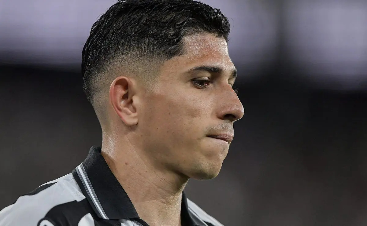 Fluminense interrompe negociações com Botafogo por Savarino e Wallace Davi.