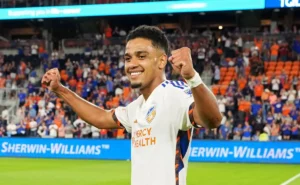 Fluminense prioriza atacante experiente e usará recursos para investir em Nino, desistindo de Brenner.