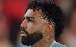 Gabigol fecha com o Santos até 2026 e debate sobre sua posição em relação a Guilherme ganha força