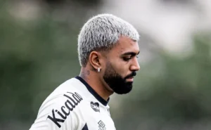 Gabigol inicia no banco em Santos x Corinthians; Thaciano é titular e escalação divulgada Gabigol inicia no banco em Santos x Corinthians; Thaciano é titular e escalação divulgada