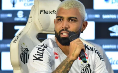 Gabigol menciona Flamengo em coletiva e ressalta: “Respeito a todos os clubes”
